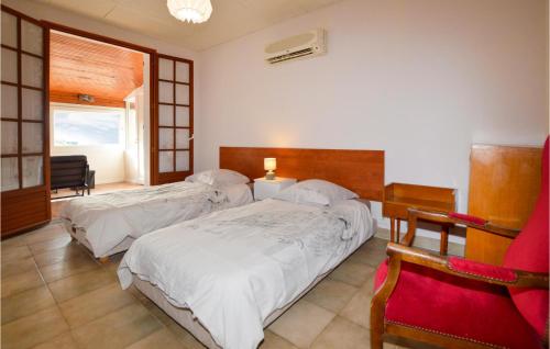 Un ou plusieurs lits dans un hébergement de l'établissement Lovely Apartment In Bastelicaccia With Wifi