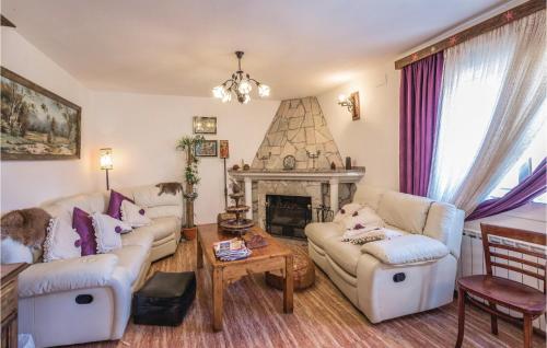 Χώρος καθιστικού στο Lovely Home In Vidreres With Kitchen