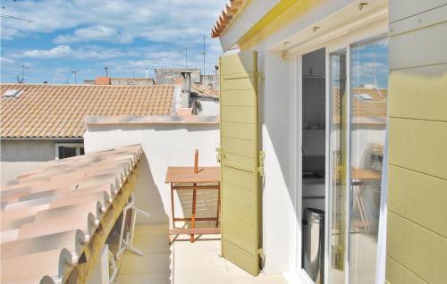a balcony with a view of a building at Lovely Home In Beaucaire With Wifi in Beaucaire