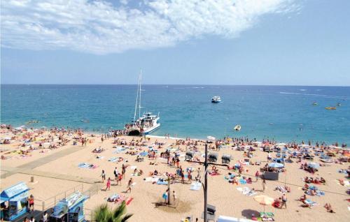 3 Bedroom Pet Friendly Apartment In Lloret De Mar