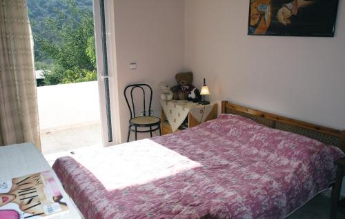 Ліжко або ліжка в номері Nice Home In Agia Marina Aigina With Kitchen
