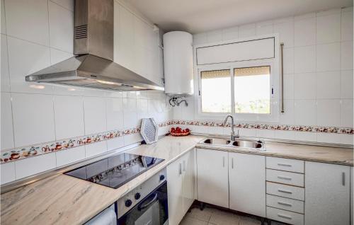 Kuchyň nebo kuchyňský kout v ubytování Pet Friendly Home In Vidreres
