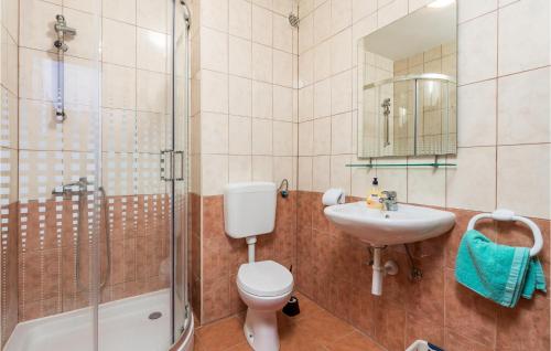 Salle de bains dans l'établissement 1 Bedroom Gorgeous Apartment In Vidalici