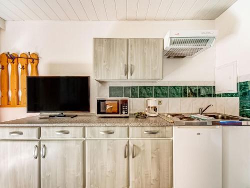 Η κουζίνα ή μικρή κουζίνα στο Rustic Black Forest Getaway