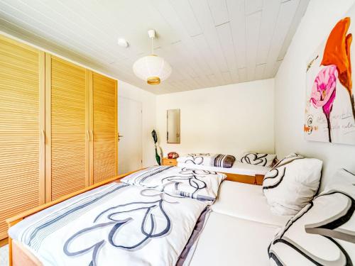 Ένα ή περισσότερα κρεβάτια σε δωμάτιο στο Rustic Black Forest Getaway