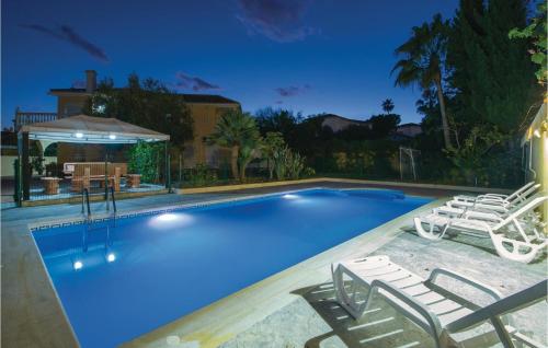Stunning Home In Benalmádena