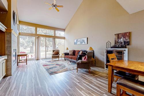 Eagle Crest Highland Getaway – Photos 2