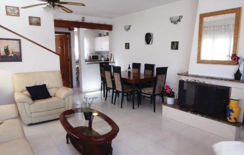 Posezení v ubytování 3 Bedroom Lovely Home In Orihuela Costa