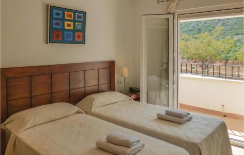 Un ou plusieurs lits dans un hébergement de l'établissement Lovely Apartment In Sucina With Swimming Pool