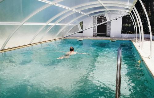 a man is swimming in a swimming pool at Awesome Home In Toulon in Toulon