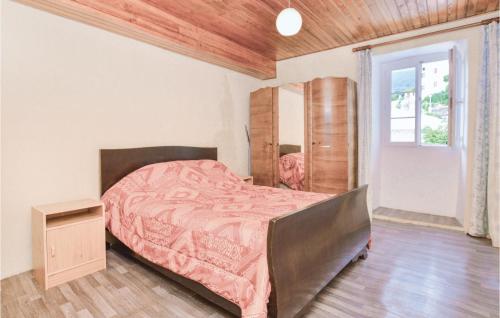 Ліжко або ліжка в номері Lovely Apartment In Pietranera With Wifi