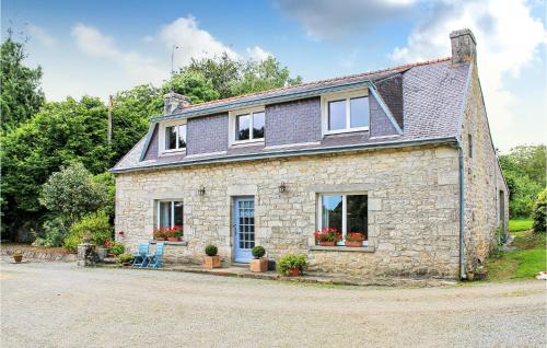 Awesome home in Gouesnach with 2 Bedrooms and WiFi