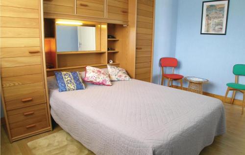 ヴォー・シュル・メールにあるStunning Apartment In Vaux Sur Mer With 1 Bedrooms And Wifiのギャラリーの写真