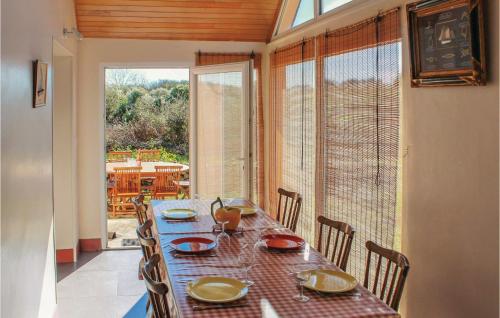 Gallery image of Stunning Home In Plogoff With Kitchen in Plogoff