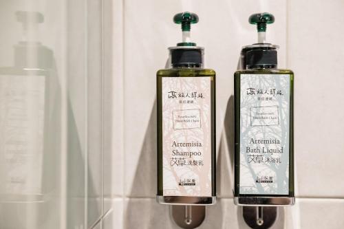 a couple of bottles of soap on a wall at Traveller-Inn Day Moon Hotel in Taitung City