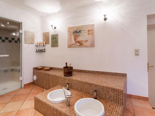 a bathroom with two sinks and a shower at Reifferscheid Wellness Escape in Hellenthal