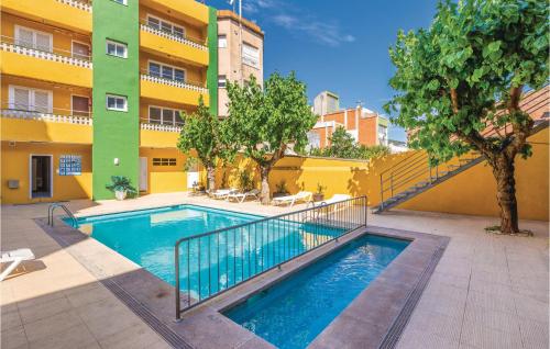 Awesome Apartment In Malgrat De Mar With 1 Bedrooms And Outdoor Swimming Poolの敷地内または近くにあるプール