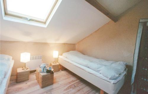 Ένα ή περισσότερα κρεβάτια σε δωμάτιο στο 7 Bedroom Stunning Home In Ardentes