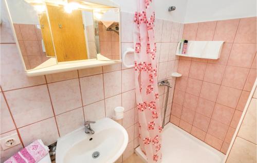 Koupelna v ubytování Stunning Apartment In Rijeka With Wifi
