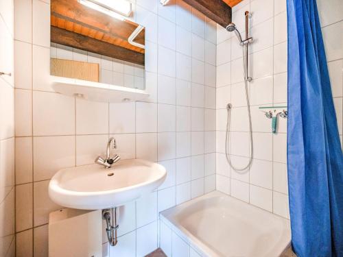 a bathroom with a sink and a shower at Ferienhaus mit herrlicher Aussicht in Schmallenberg