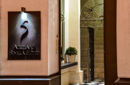 Aguilas5 SevillaSuites photo 71