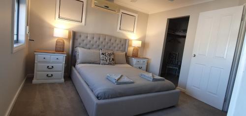 Postel nebo postele na pokoji v ubytování Palm Beach Manor