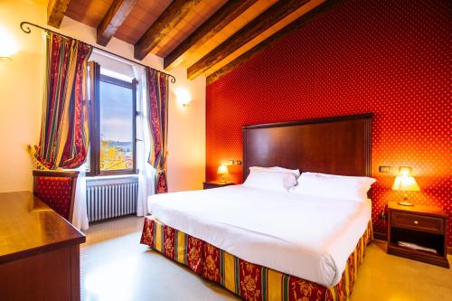 Llit o llits en una habitació de Hotel Villa Lauri