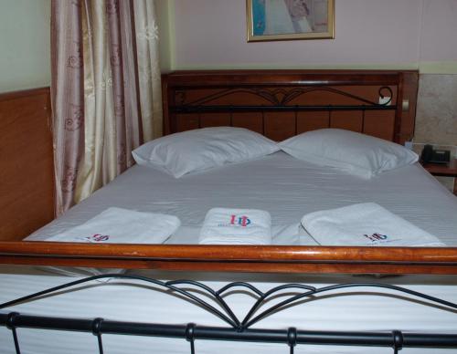 Postel nebo postele na pokoji v ubytování Diethnes Hotel