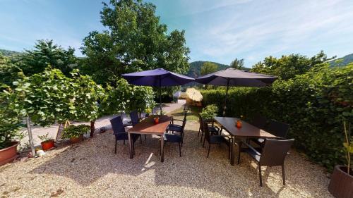 Ein Garten an der Unterkunft Weingut Bäuerl