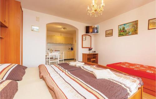 Cozy Apartment In Crikvenica With Wifi