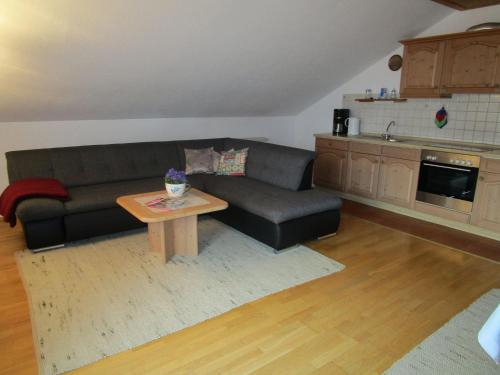 Η κουζίνα ή μικρή κουζίνα στο Familienapartment in Ingenried