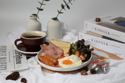 Makanan di atau berdekatan hotel