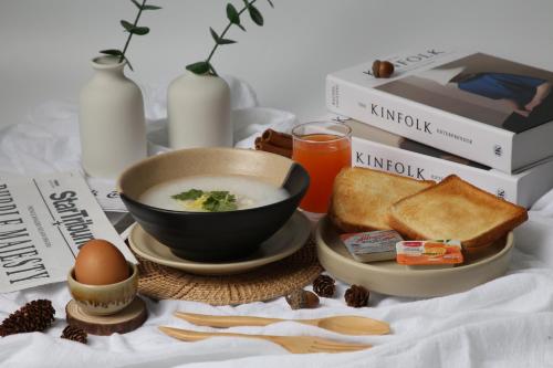 Makanan di atau berdekatan hotel