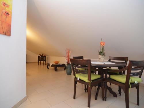 a dining room with a table and chairs at Wohnung in Rotthalmünster mit Garten in Andriching