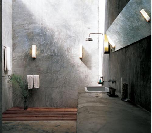 uma casa de banho com um lavatório e um lavatório em Costa Lanta - Adult Only em Ko Lanta