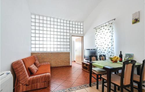 a living room with a table and a chair at Amazing Apartment In Mandre With Wifi in Mandre
