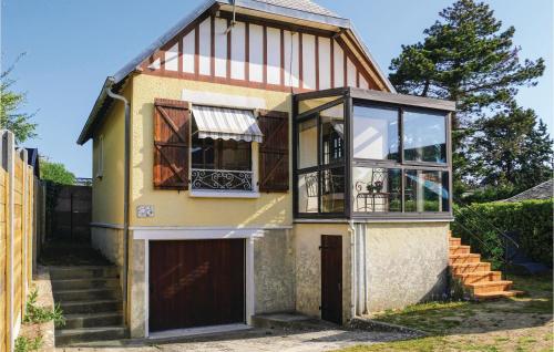 Awesome Home In Hauteville-Sur-Mer