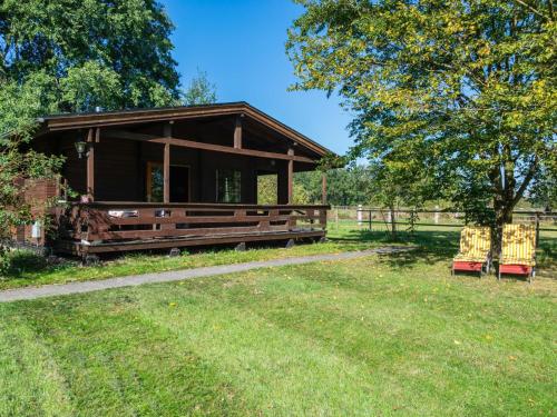 EschedeにあるCozy holiday home on a horse farm in the L neburg Heathの木の田舎