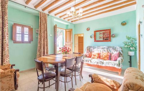 Χώρος καθιστικού στο 6 Bedroom Lovely Home In Iznájar