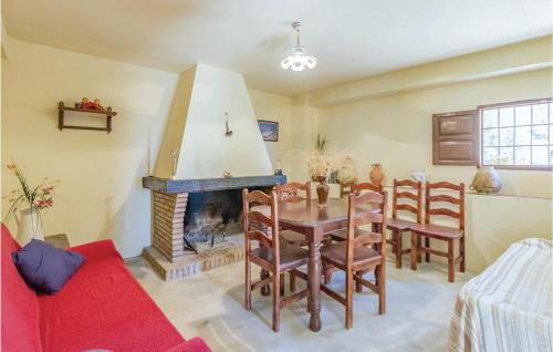 Χώρος καθιστικού στο 6 Bedroom Lovely Home In Iznájar