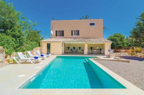 Villa con jardín y piscina en el sur de Mallorca