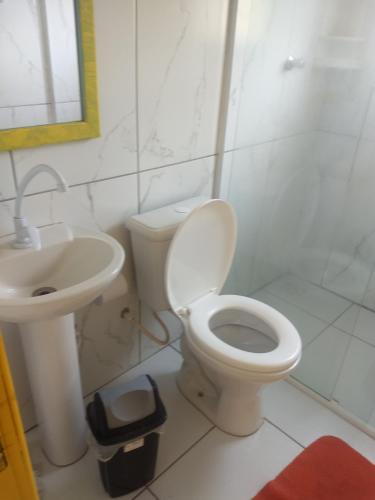 a bathroom with a toilet and a sink at Pousada Atlântica stay home in Tramandaí