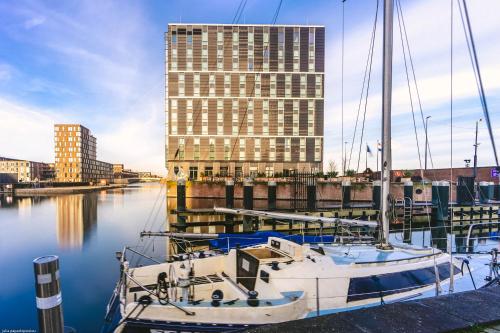 Výhled na řeku, která protéká v blízkosti hotelu