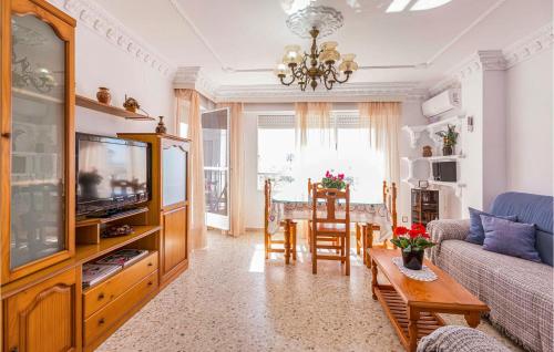 Televízia a/alebo spoločenská miestnosť v ubytovaní Nice Apartment In Conil De La Frontera