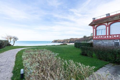 a house with a view of the ocean at Castaline in Saint-Cast-le-Guildo