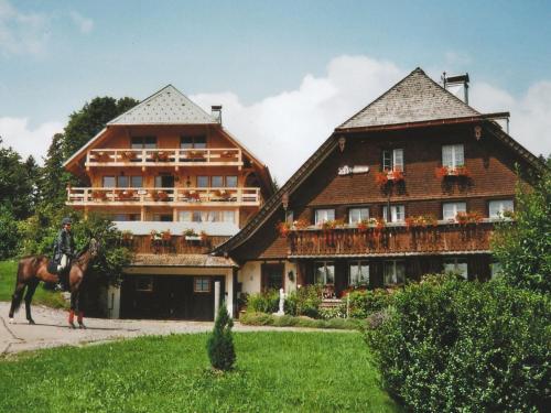 a man on a horse in front of a building at Komfortable Ferienwohnung im Schwarzwald in Urberg