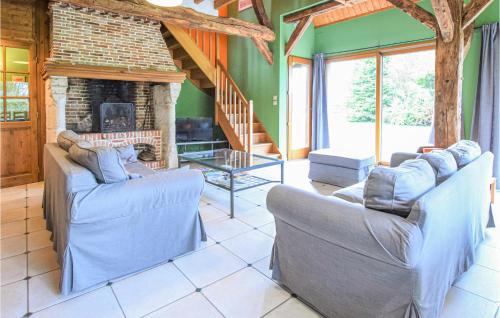 Posezení v ubytování 3 Bedroom Beautiful Home In Hattenville