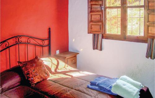 Tempat tidur dalam kamar di Gorgeous Home In El Borge With Outdoor Swimming Pool