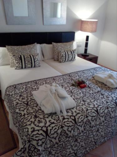 Ένα ή περισσότερα κρεβάτια σε δωμάτιο στο Hotel Apartament Sa Tanqueta De Fornalutx - Adults Only