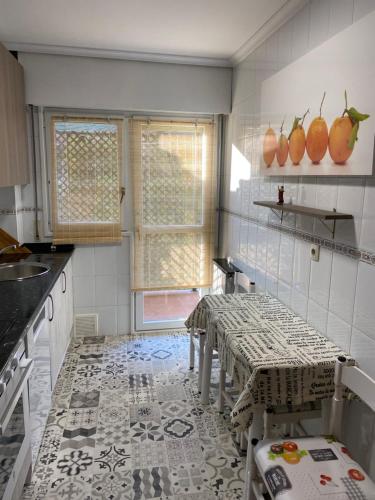 Kuchyň nebo kuchyňský kout v ubytování La Casa de Fito cerca del centro de Comillas